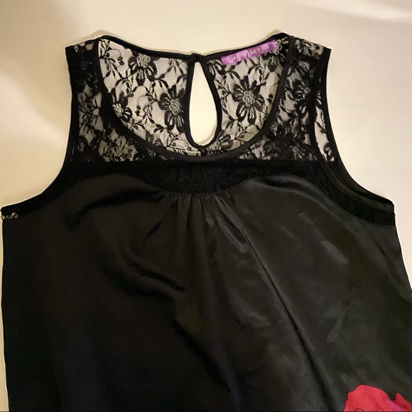 Lace Tank Top with Red Rose - Picture 4 of 4